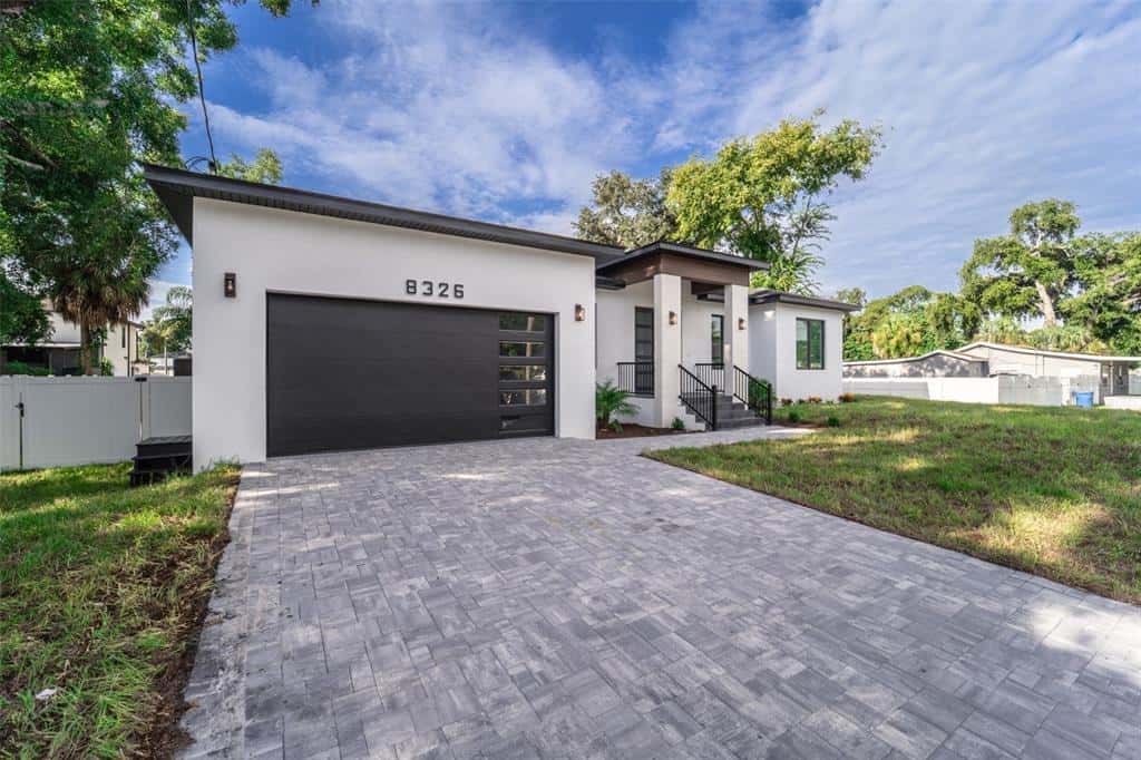 Single Family Residence in TAMPA