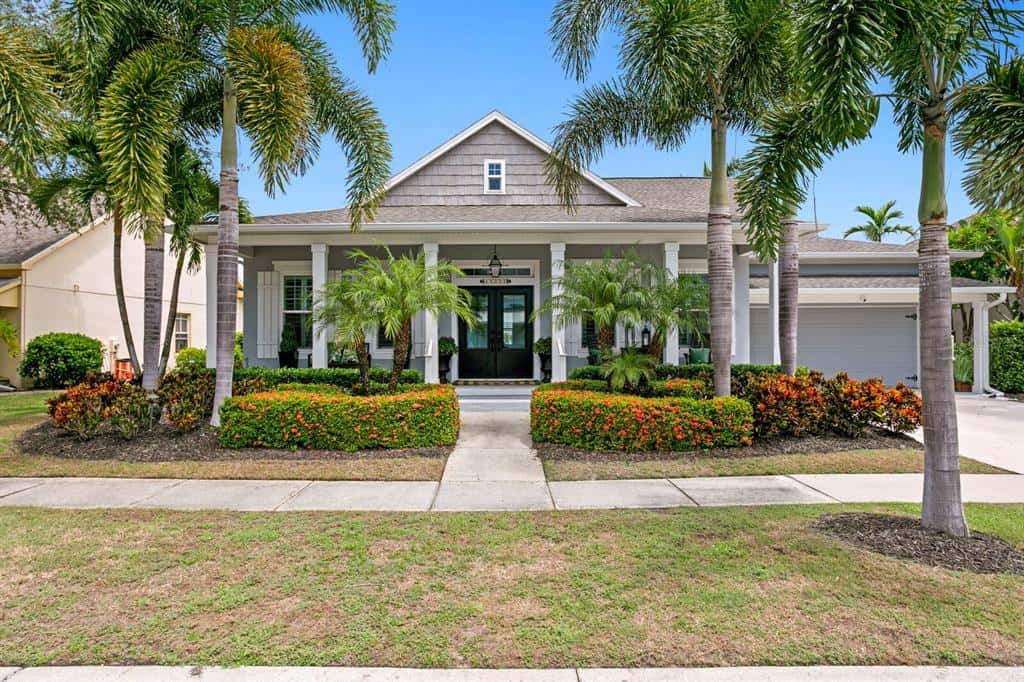 Single Family Residence in APOLLO BEACH