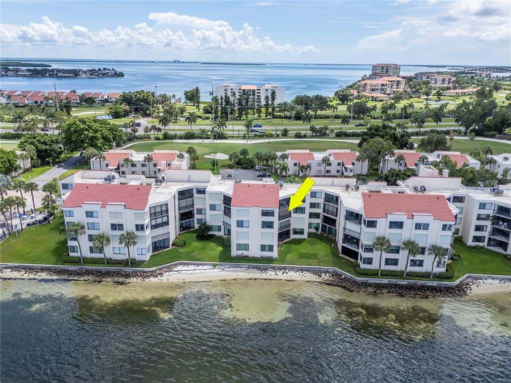 Condominium in ST PETERSBURG