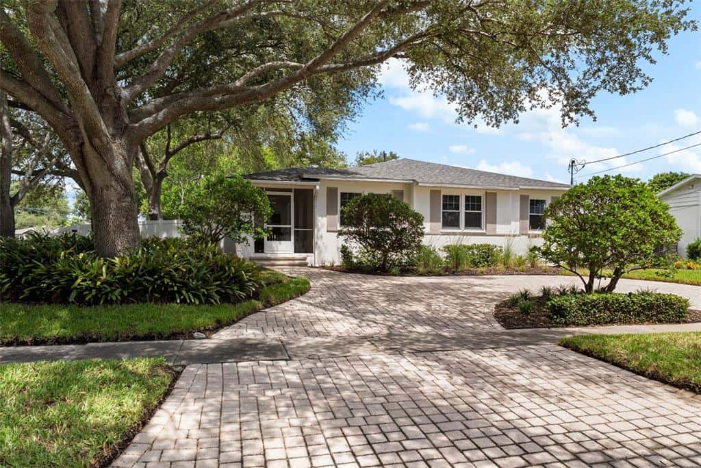 Single Family Residence in TAMPA