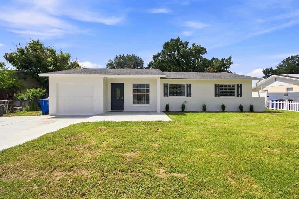 Single Family Residence in TAMPA