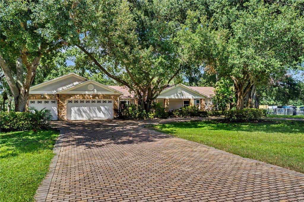 Single Family Residence in TAMPA