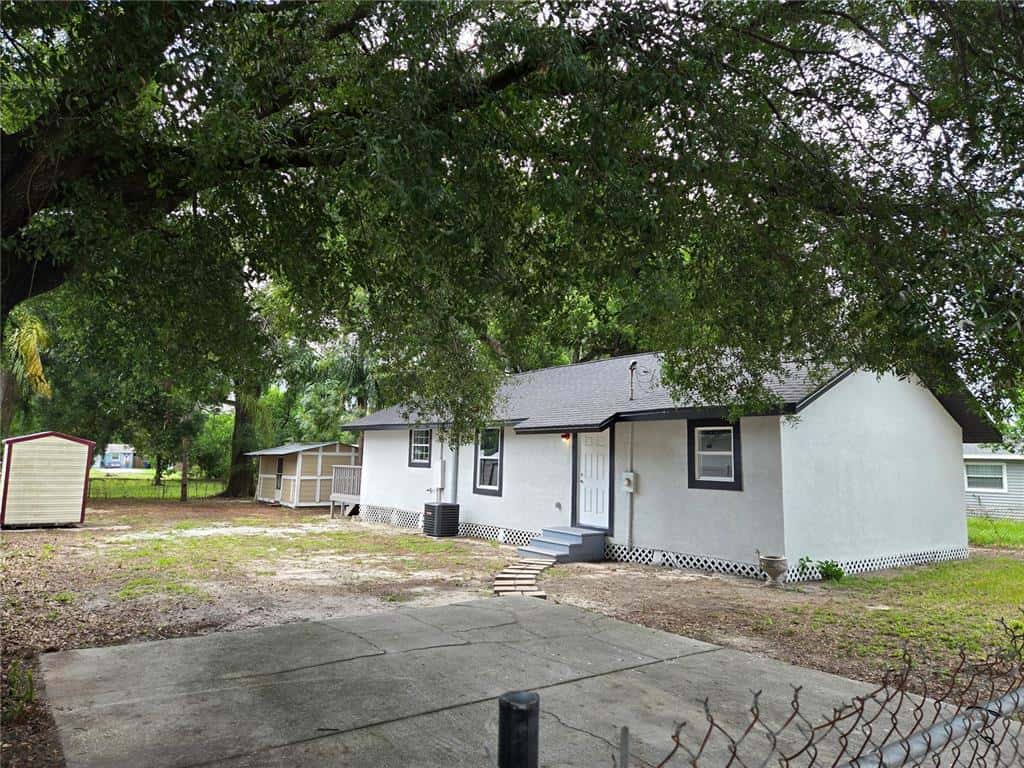 Single Family Residence in TAMPA