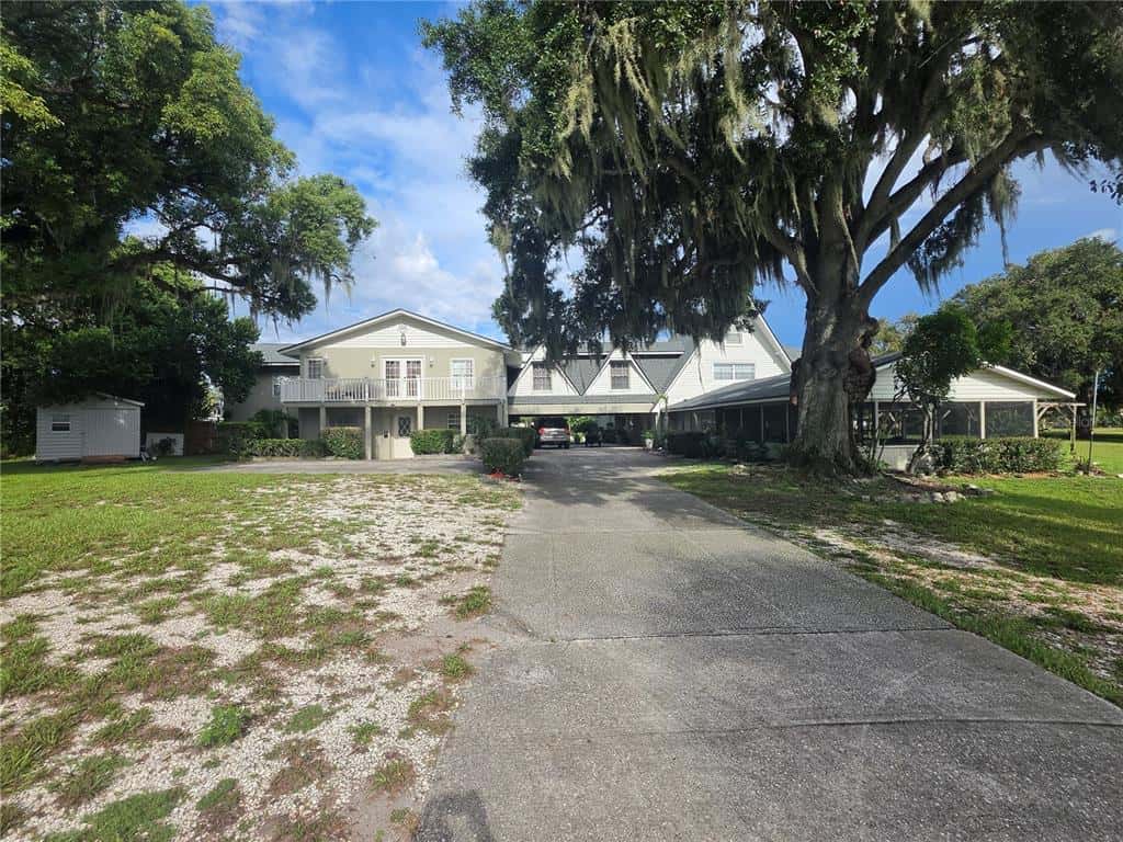 Single Family Residence in LAKELAND
