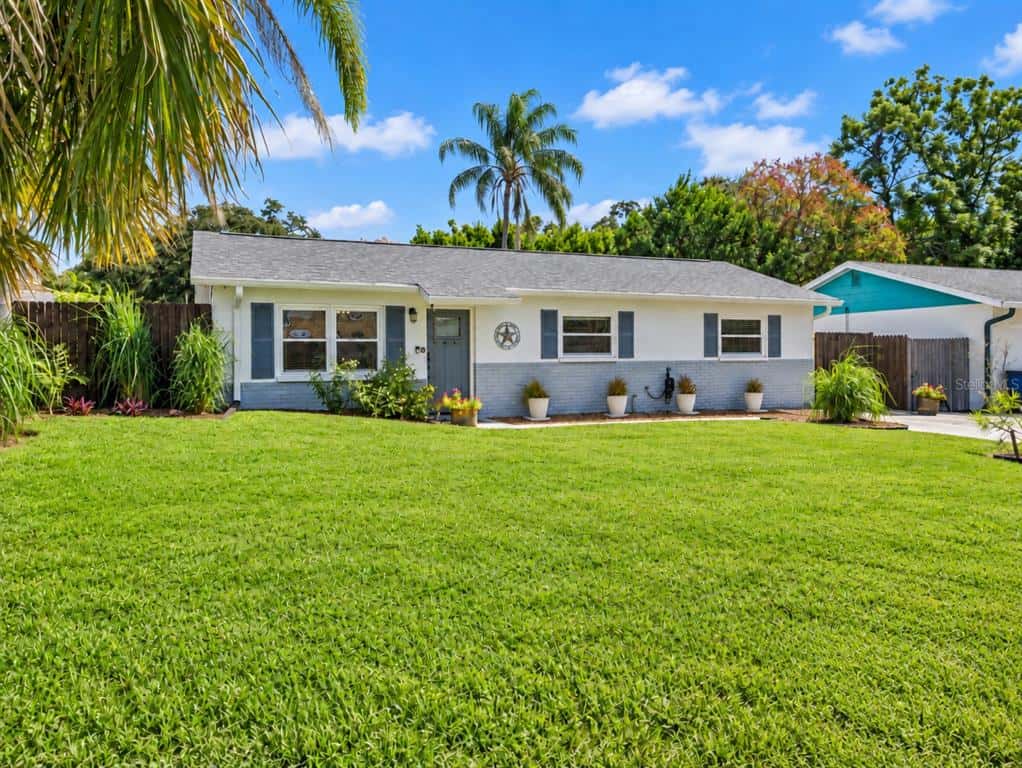 Single Family Residence in CLEARWATER