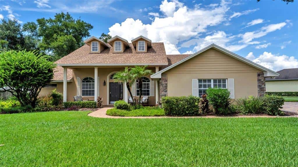 Single Family Residence in LAKELAND