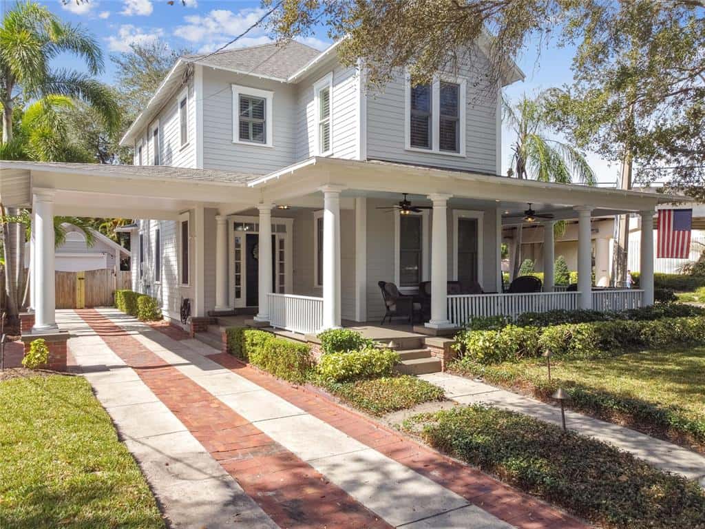 Single Family Residence in TAMPA