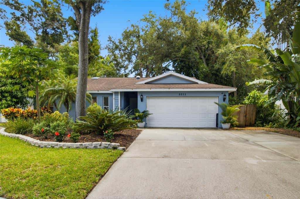 Single Family Residence in SAFETY HARBOR