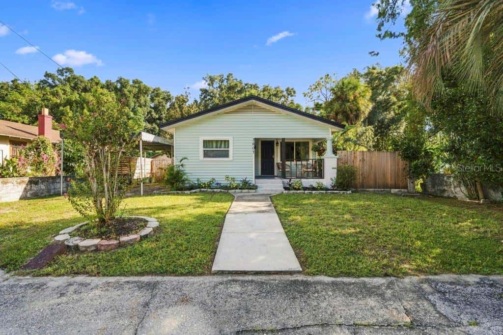 Single Family Residence in TAMPA