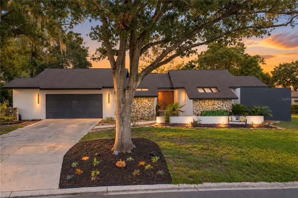 Single Family Residence in LAKELAND