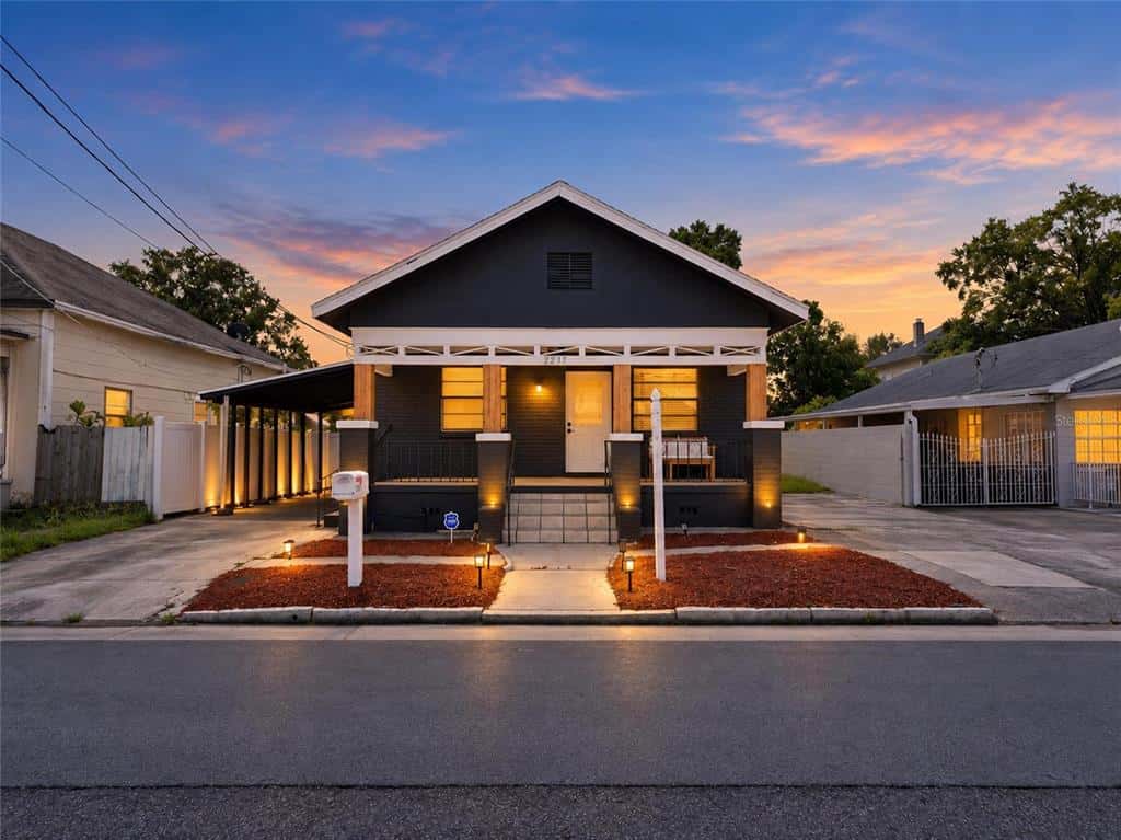 Single Family Residence in TAMPA