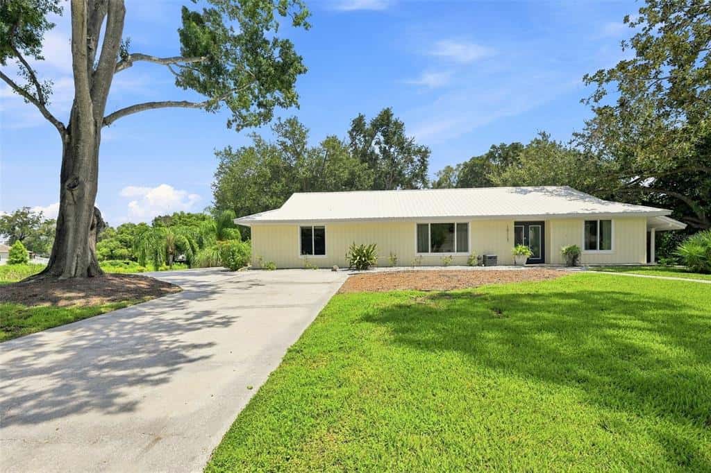 Single Family Residence in TAMPA