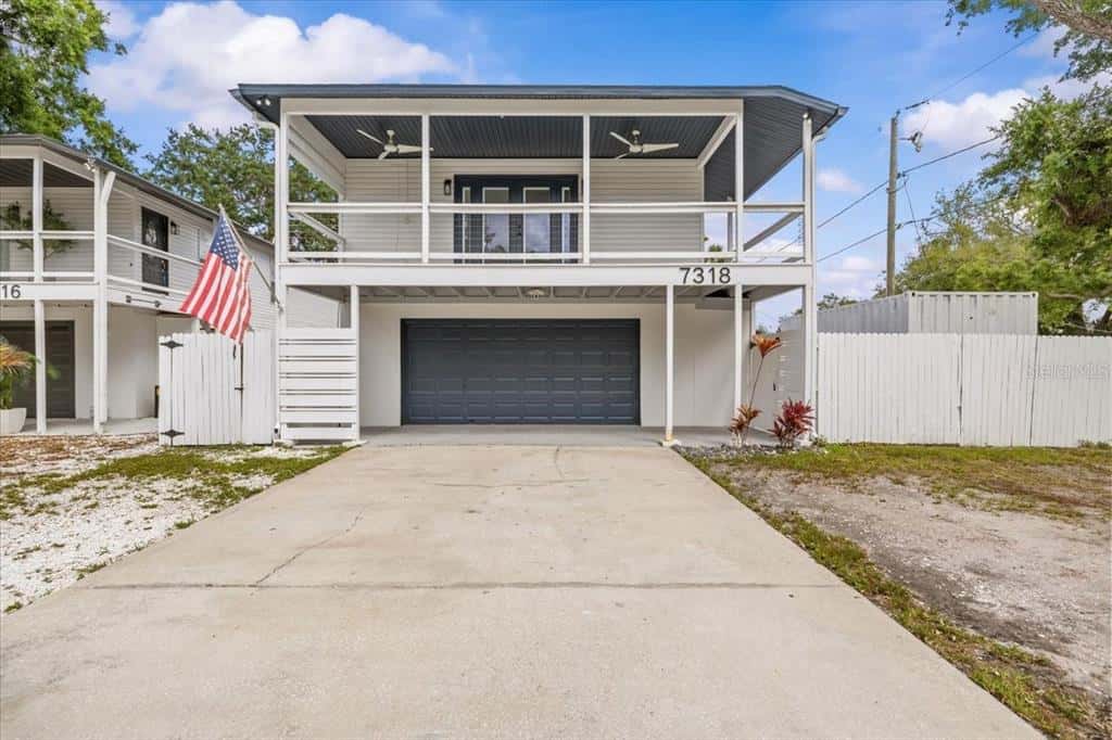 Single Family Residence in TAMPA