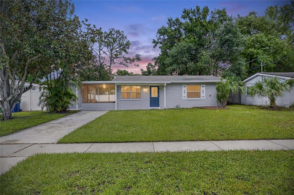 Single Family Residence in TAMPA