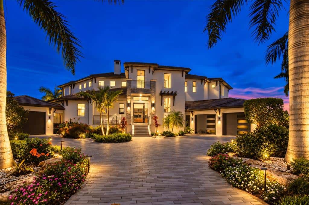 Single Family Residence in TIERRA VERDE