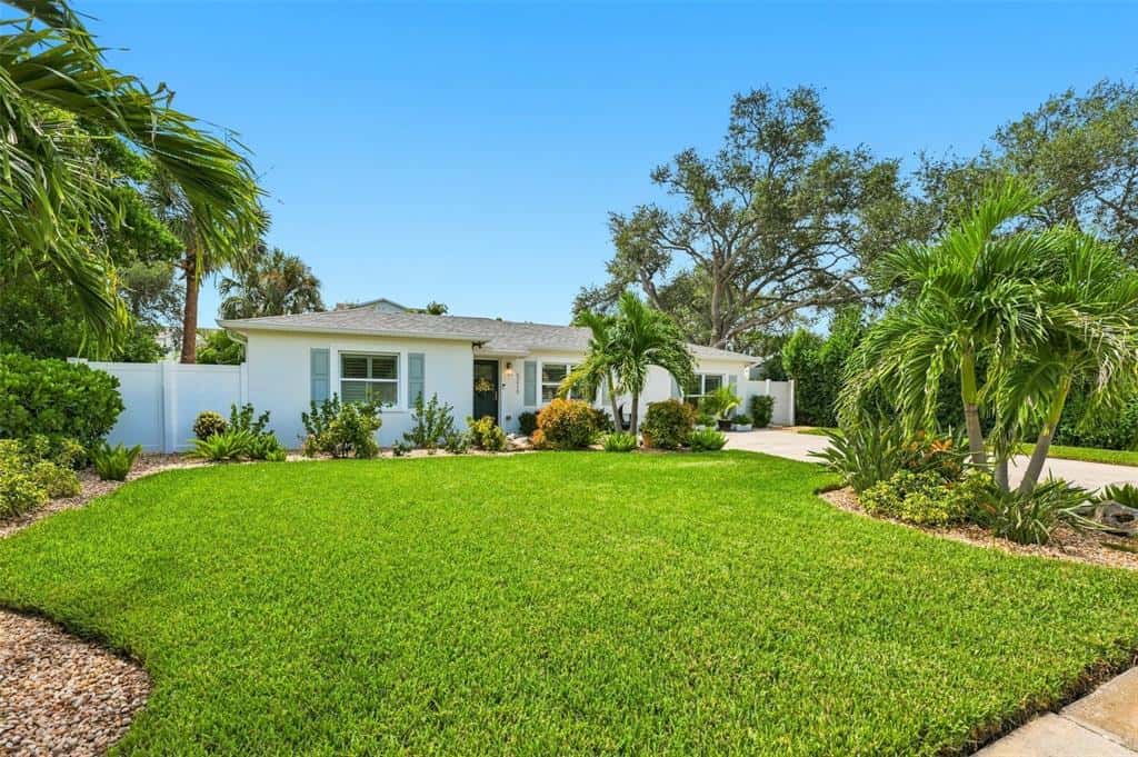 Single Family Residence in TAMPA