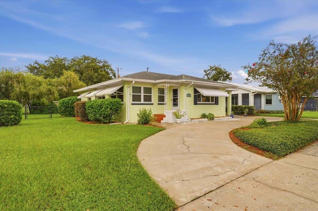 Single Family Residence in LAKELAND