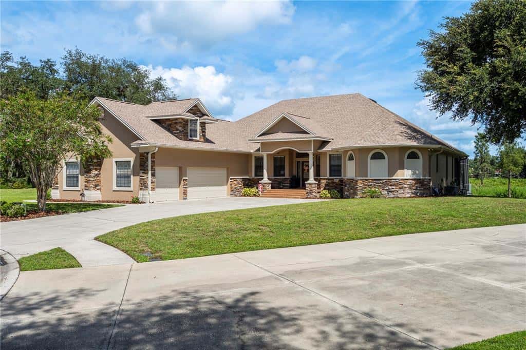 Single Family Residence in LAKELAND