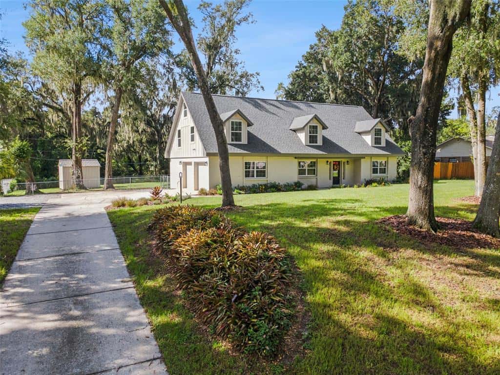 Single Family Residence in LAKELAND
