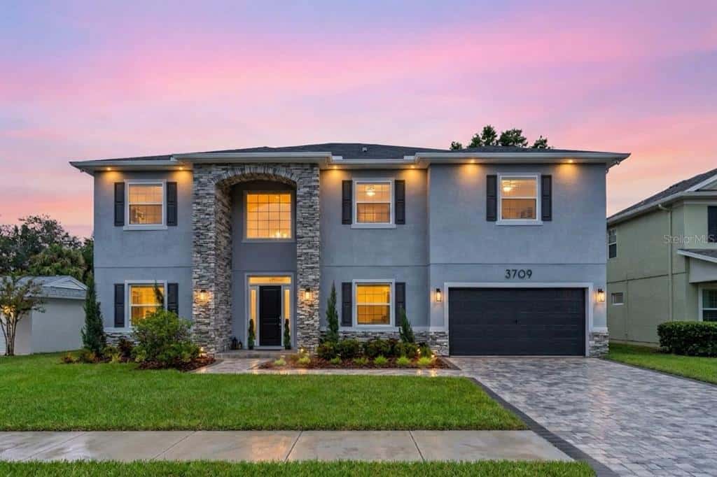 Single Family Residence in TAMPA