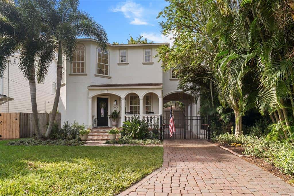 Single Family Residence in TAMPA