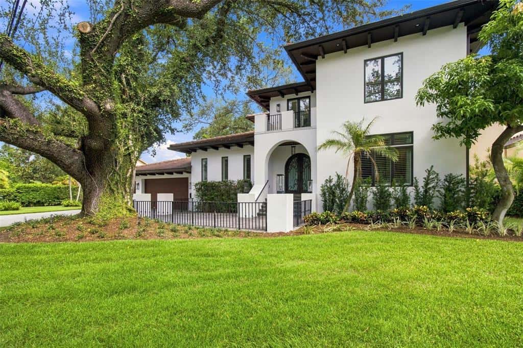 Single Family Residence in TAMPA