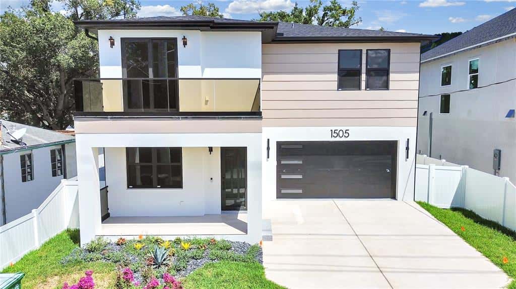 Single Family Residence in TAMPA