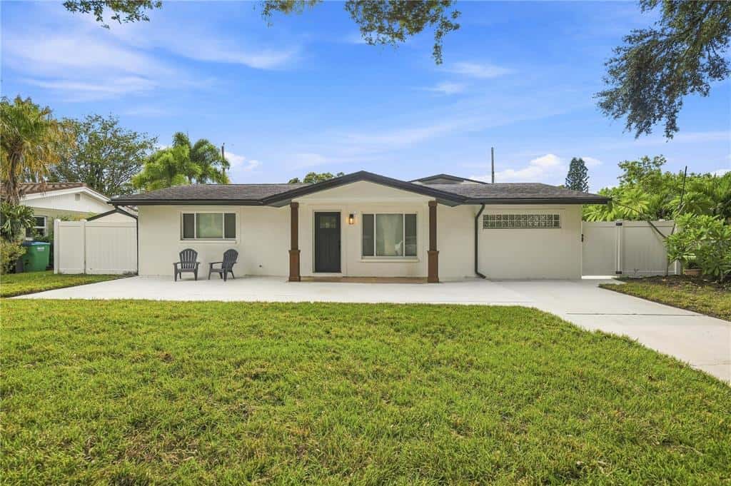 Single Family Residence in SEMINOLE