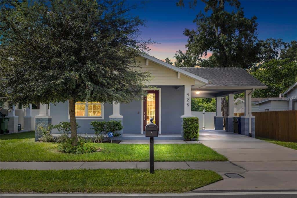 Single Family Residence in TAMPA