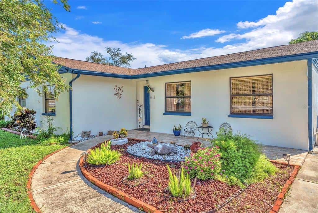 Single Family Residence in TAMPA