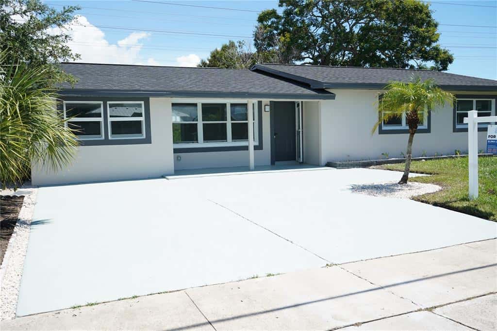 Single Family Residence in OLDSMAR