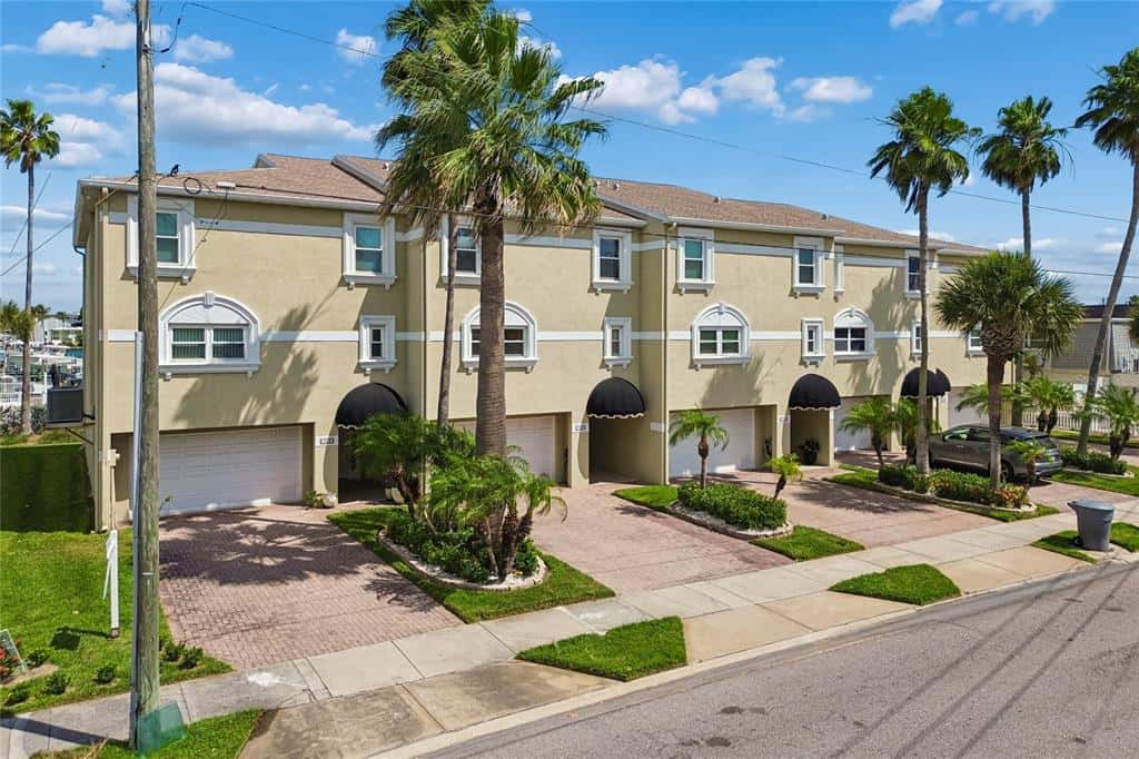 Townhouse in TREASURE ISLAND