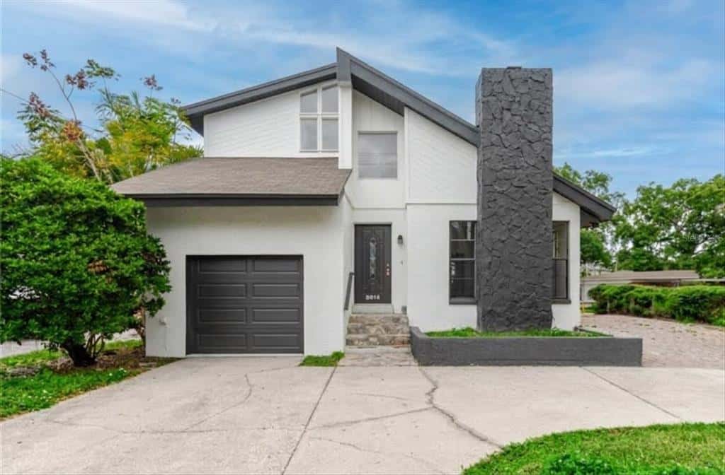 Single Family Residence in TAMPA
