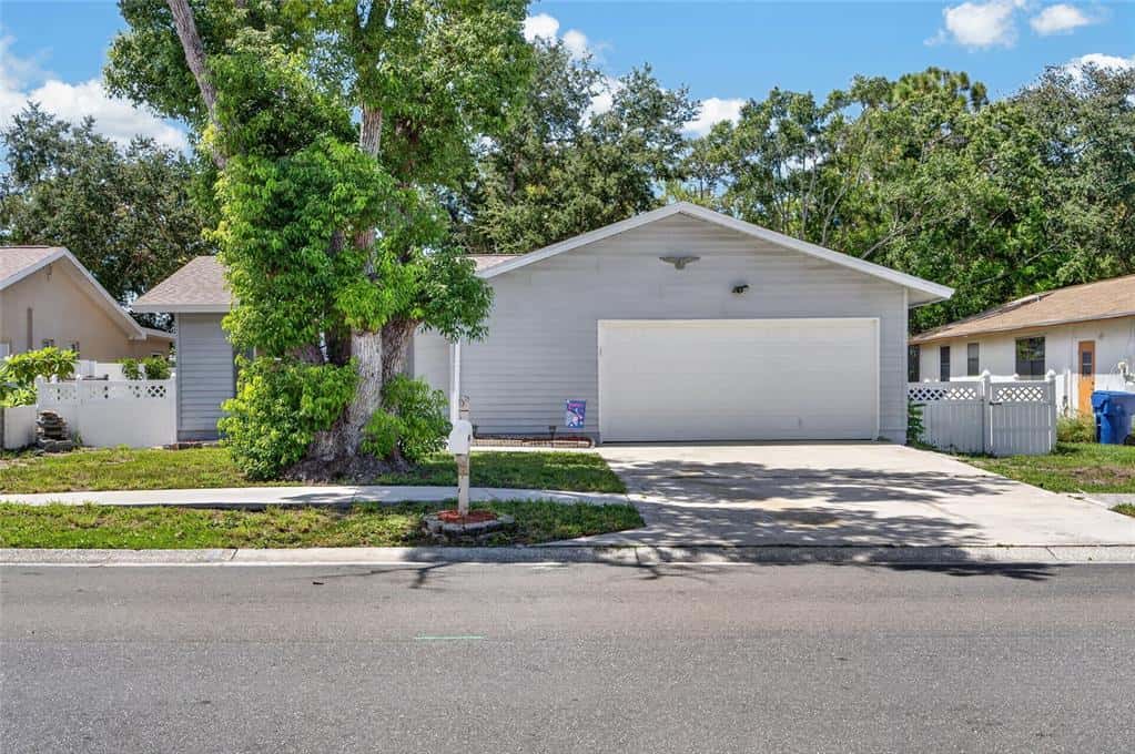 Single Family Residence in LARGO