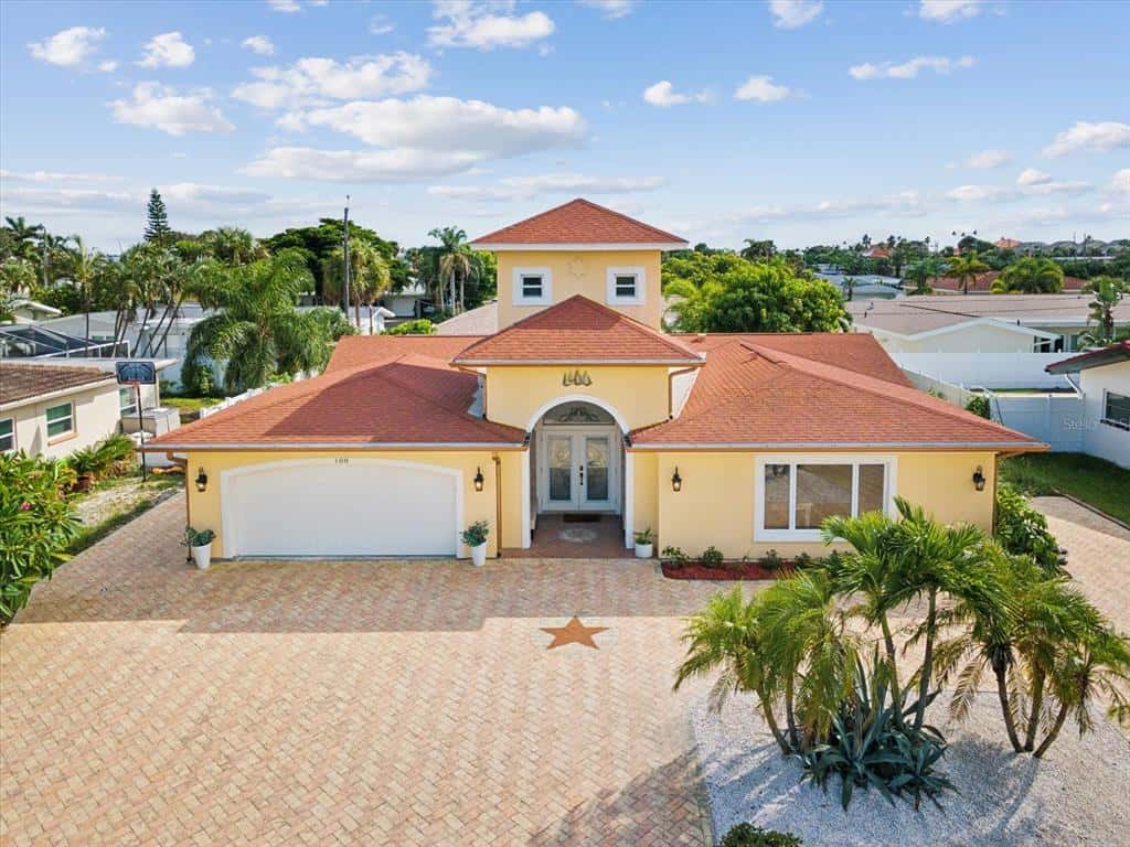 Single Family Residence in BELLEAIR BEACH