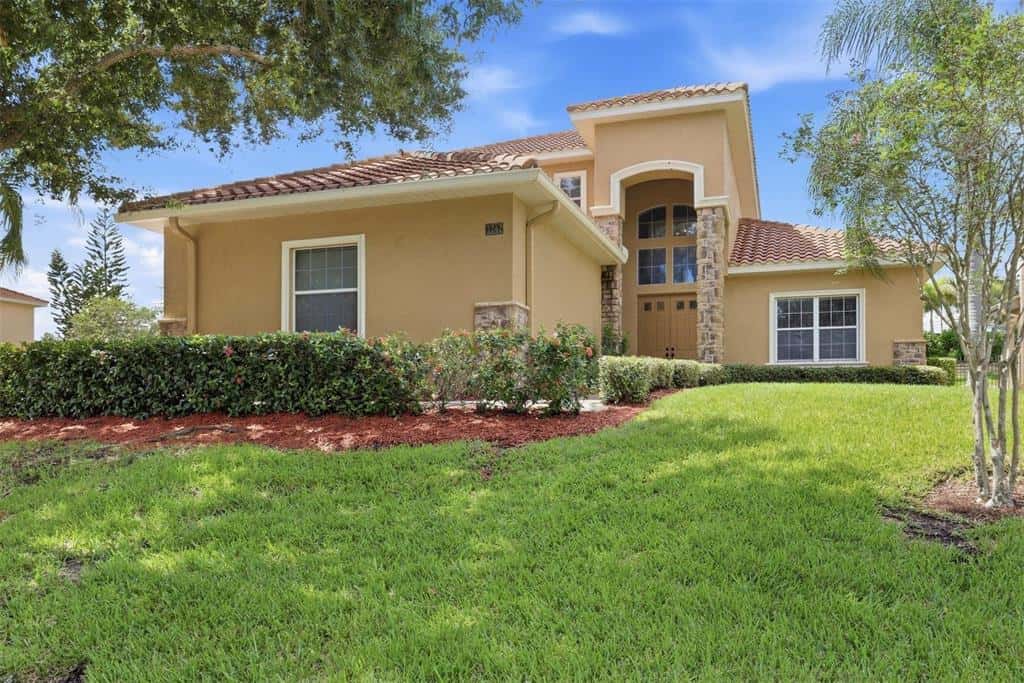 Single Family Residence in SAFETY HARBOR