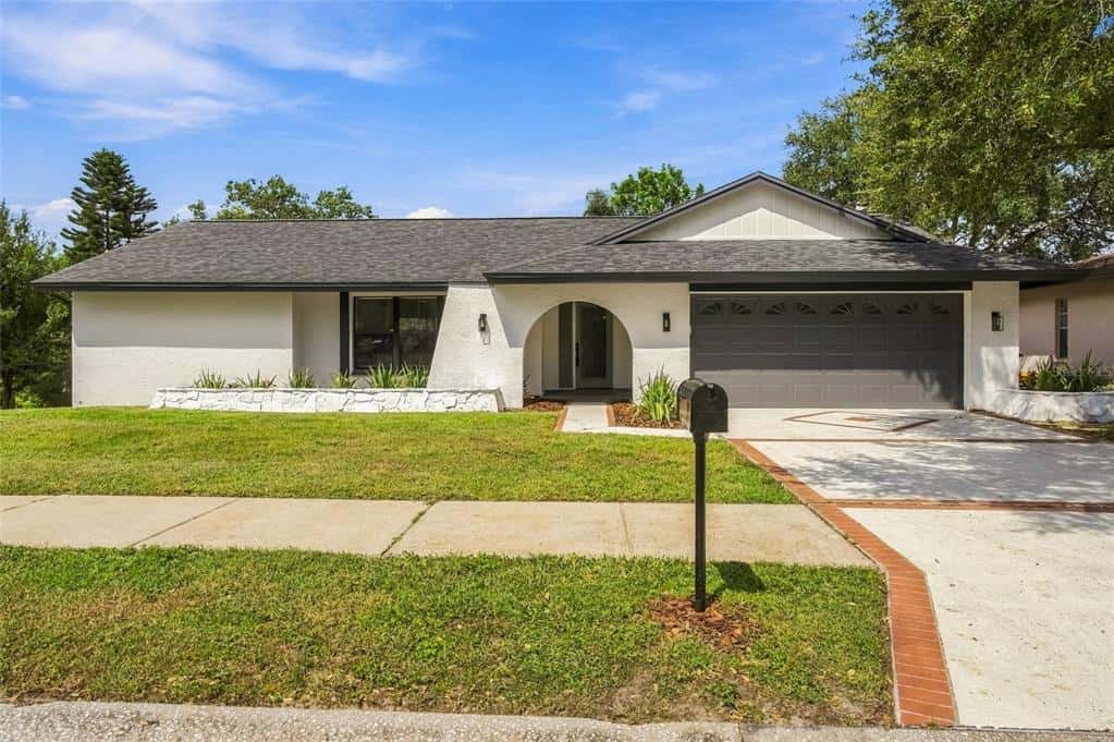 Single Family Residence in SAFETY HARBOR