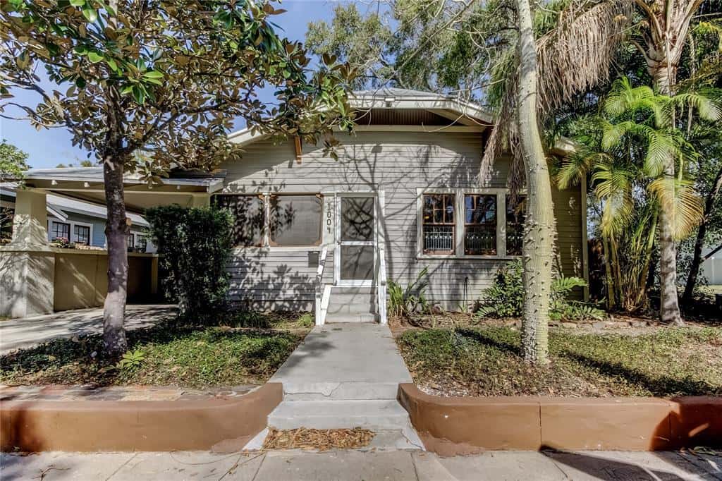 Single Family Residence in TAMPA