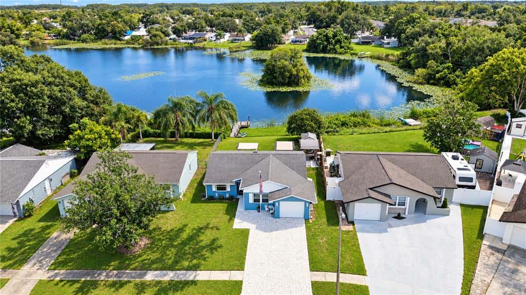 Single Family Residence in TAMPA