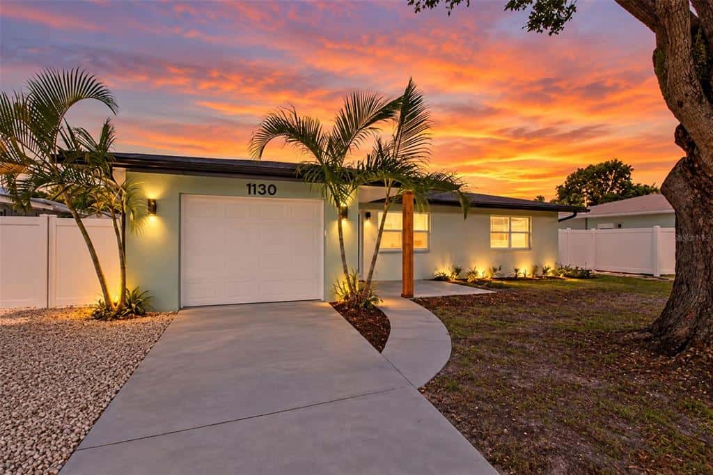 Single Family Residence in LARGO