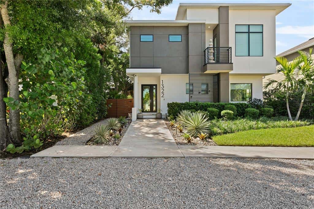 Single Family Residence in TAMPA