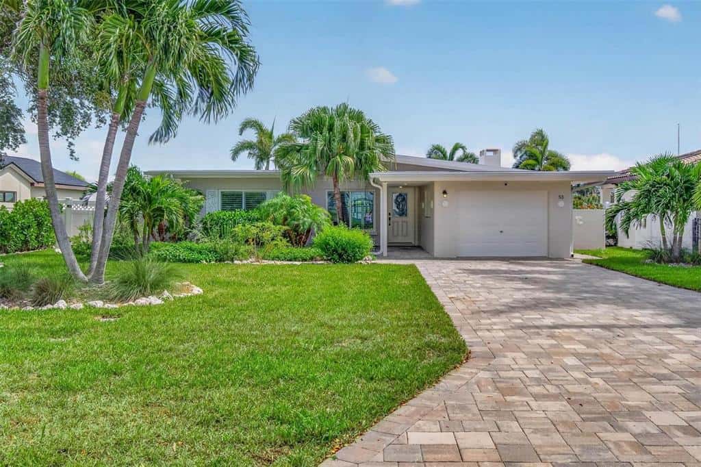 Single Family Residence in TREASURE ISLAND