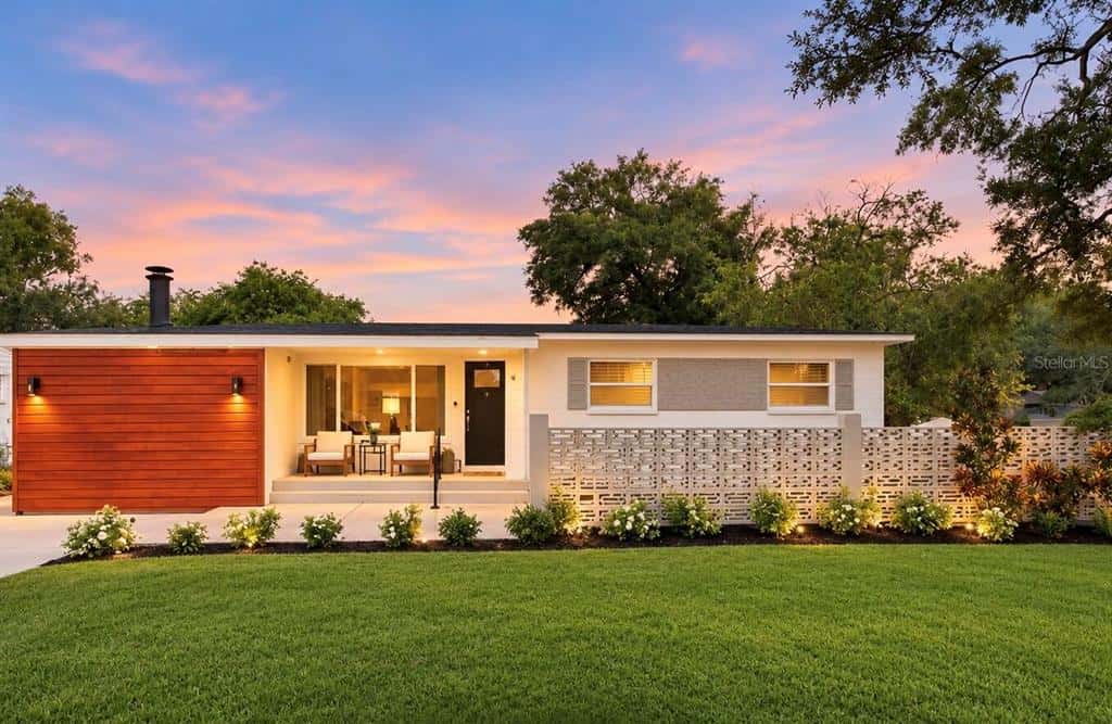 Single Family Residence in TAMPA