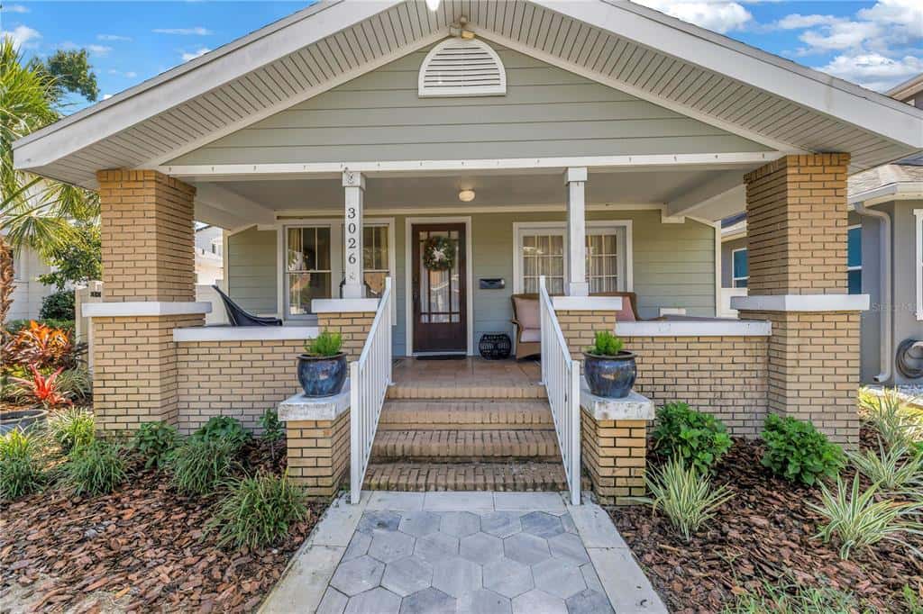 Single Family Residence in ST PETERSBURG