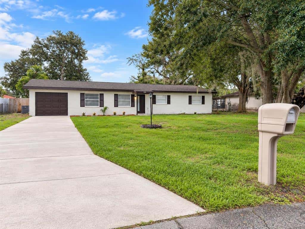 Single Family Residence in LAKELAND
