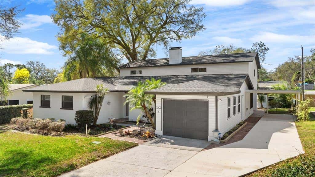 Single Family Residence in LAKELAND