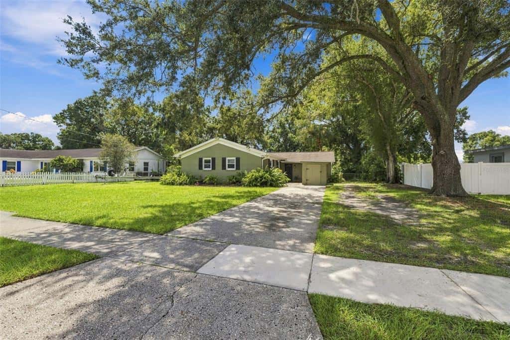 Single Family Residence in TAMPA