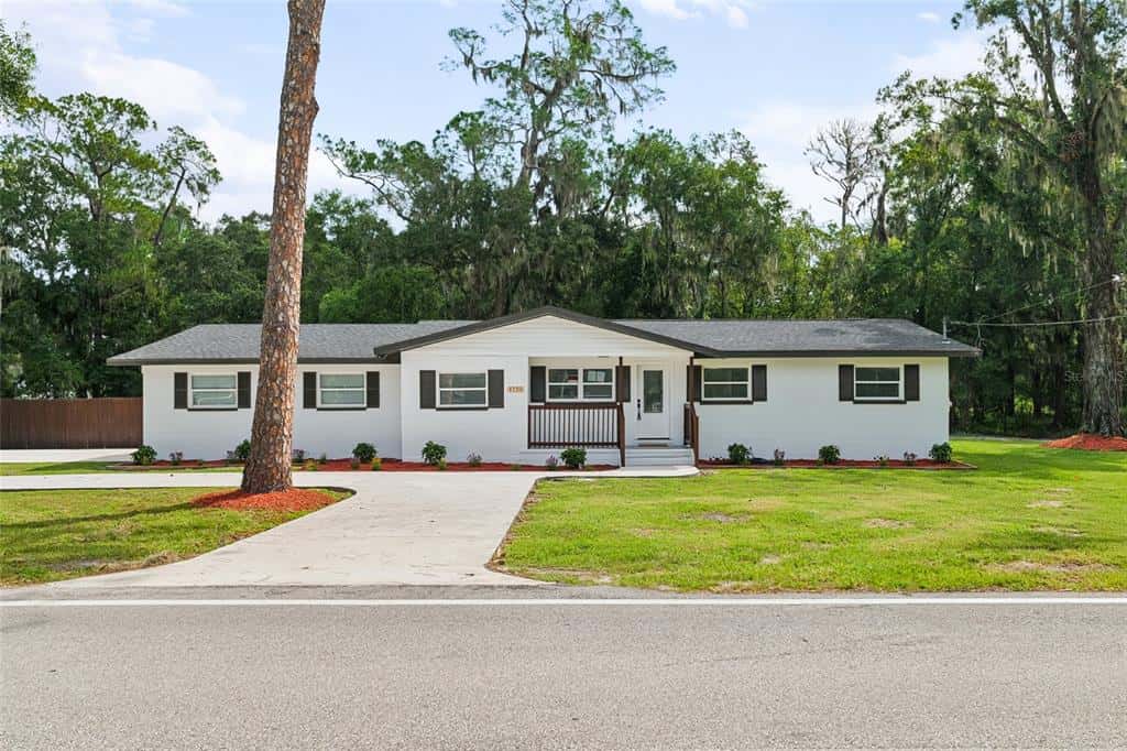 Single Family Residence in LAKELAND