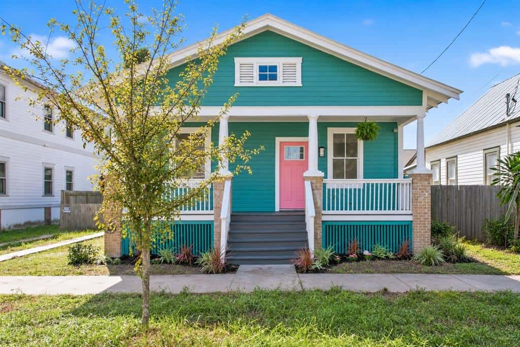 Single Family Residence in TAMPA