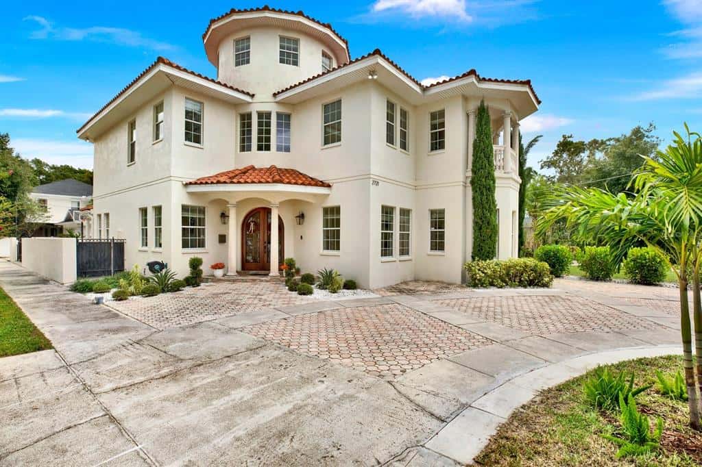Single Family Residence in TAMPA
